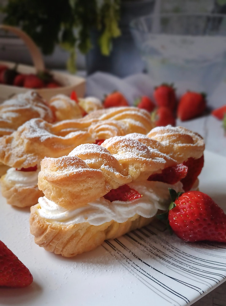 Éclairs Fraises Chantilly : Un Délice de Grand-Mère pour vos Déjeuners en Famille 