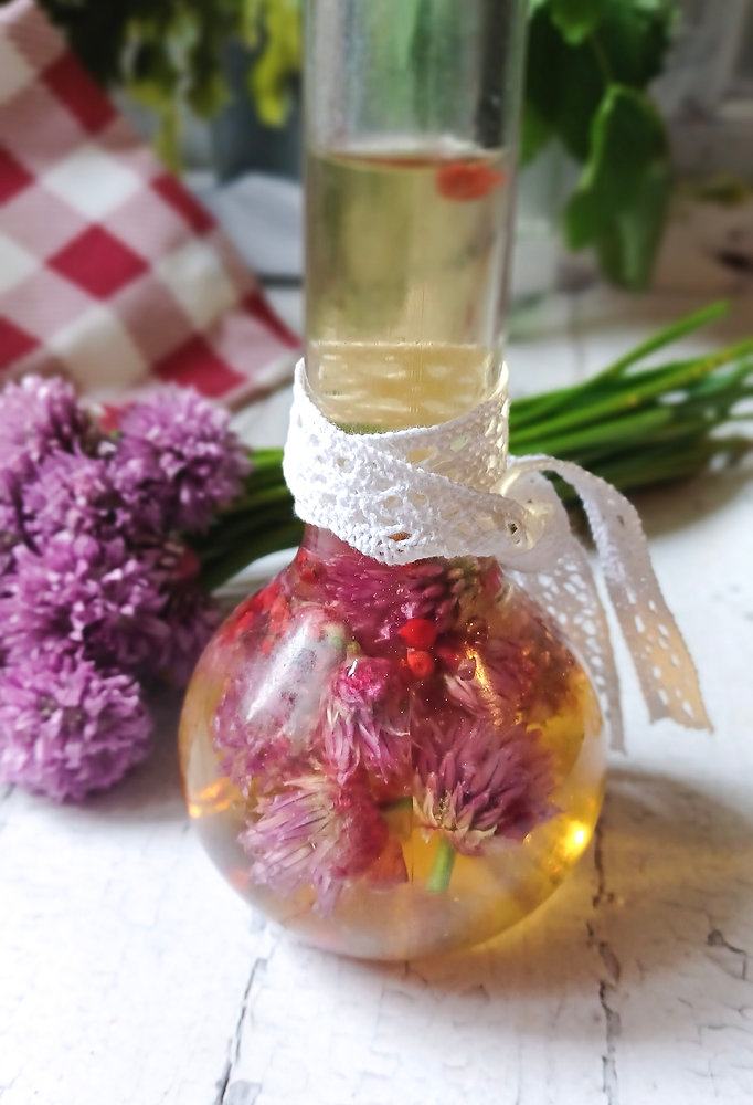 L'Élixir de Printemps : Vinaigre aux Fleurs de Ciboulette 