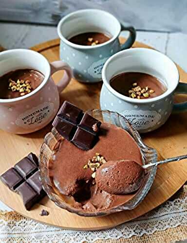 Mousse au Chocolat Gourmande avec un Cœur Caramel 