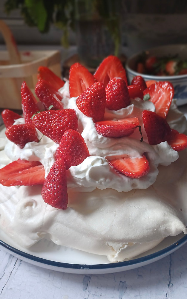 Pavlova à la fraise : un dessert antigaspi  léger et gourmand 