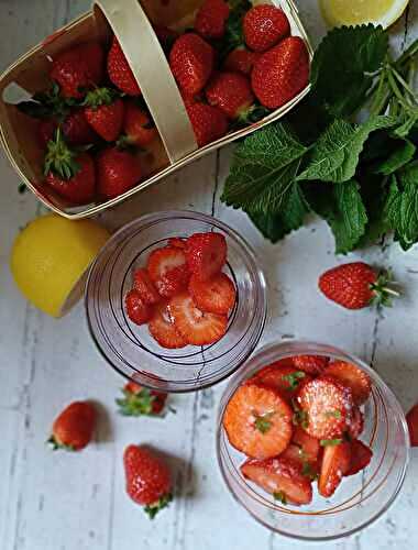 Salade de fraises à la mélisse citronnelle 