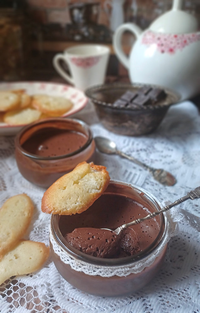  Mousse au Chocolat à l'Ancienne & Langues de Chat Maison 