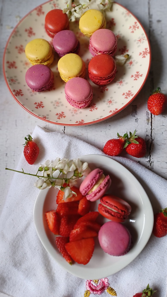  Salade de Fraises et Macarons Cœurs Fruités : Une Explosion de Saveurs ! ✨