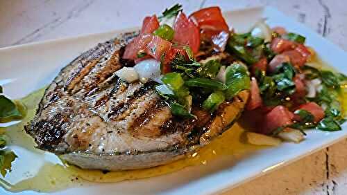 Darne de thon blanc grillée & sauce vierge aux herbes fraîches 