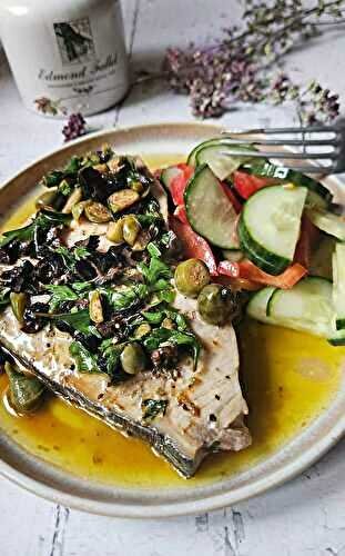 Espadon grillé en sauce salmoriglio : un vent de Sicile dans votre assiette 