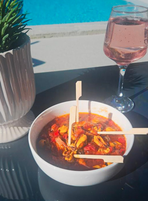 Tapas de moules en sauce piquante : le soleil dans votre bol ! (mejillones en salsa picante) ️