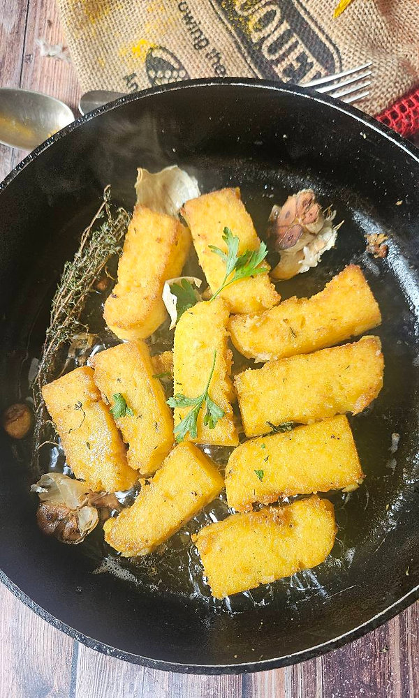  Polenta à poêler : une recette croustillante et savoureuse à découvrir