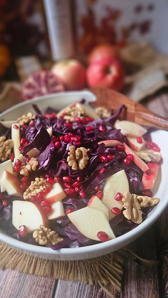  Salade de chou rouge aux pommes, noix et grenade : l’automne dans votre assiette