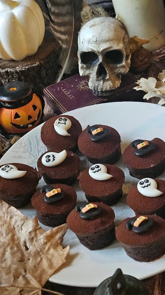 Bouchées fantômes au chocolat et cœur fruits rouges – Le sortilège fondant d'Halloween