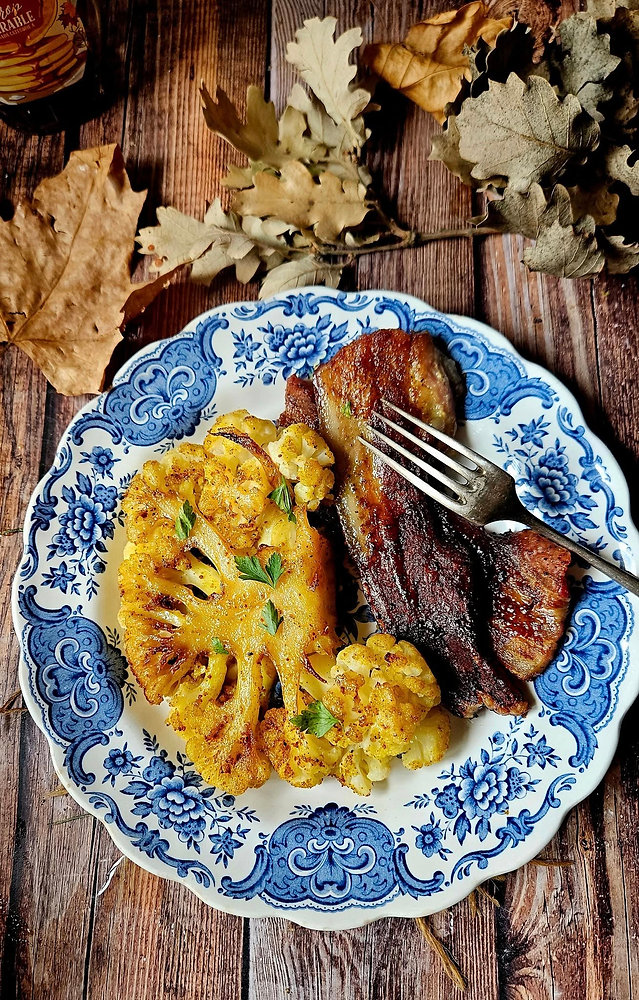  Chou-fleur rôti et lard laqué au sirop d’érable : l’automne dans l’assiette