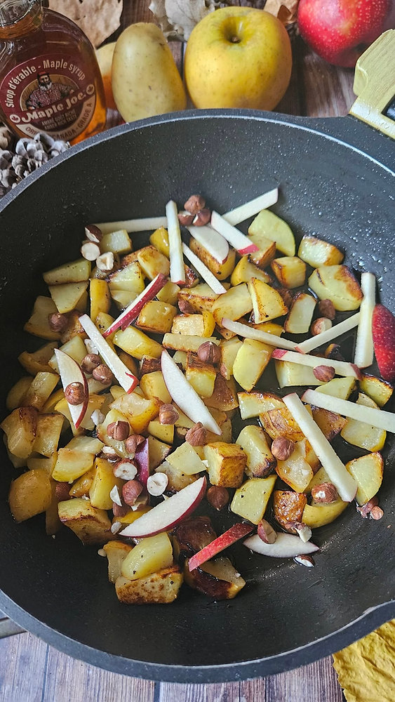  Poêlée automnale aux deux pommes et sirop d’érable : douceur rustique et réconfort d’octobre