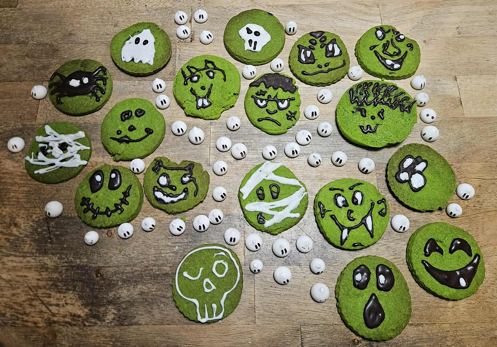 Sablés Monstres d’Halloween avec les petites filles : une séance gourmande et créative