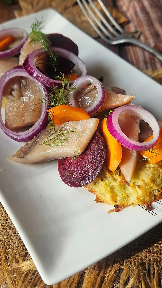  Hareng pomme à l’huile revisité : criques croustillantes et légumes marinés