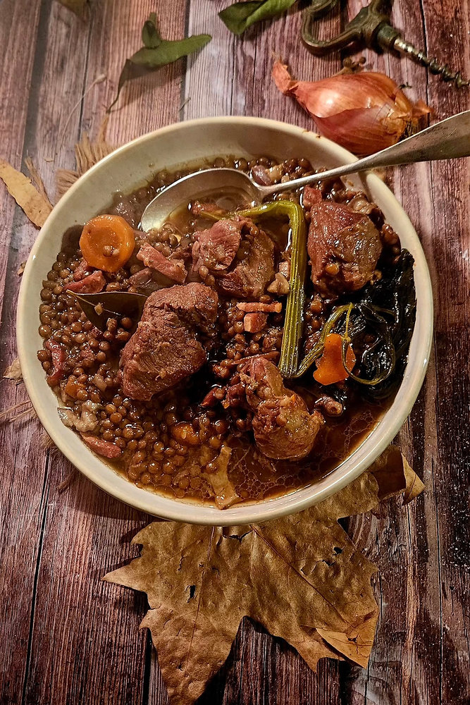 Joues de porc mijotées à la Guinness et lentilles : le plat réconfortant par excellence