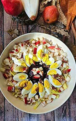 Salade automnale aux betteraves, poires, oeufs et noix de Pécan : une entrée colorée et réconfortante