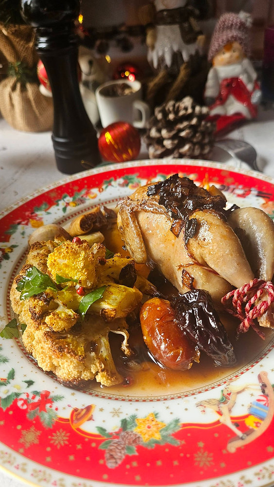 Cailles farcies aux fruits secs & pavés de chou-fleur rôtis : un réveillon tout en douceur
