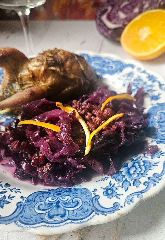 ✨ Chou rouge braisé aux lardons et à l’orange : un accompagnement festif aux saveurs de Noël