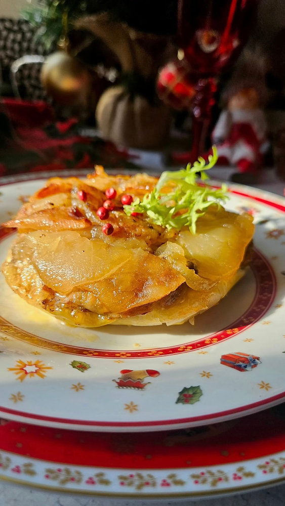  Tatin de foie gras aux pommes et filo croustillant : l’élégance festive à votre table de Noël