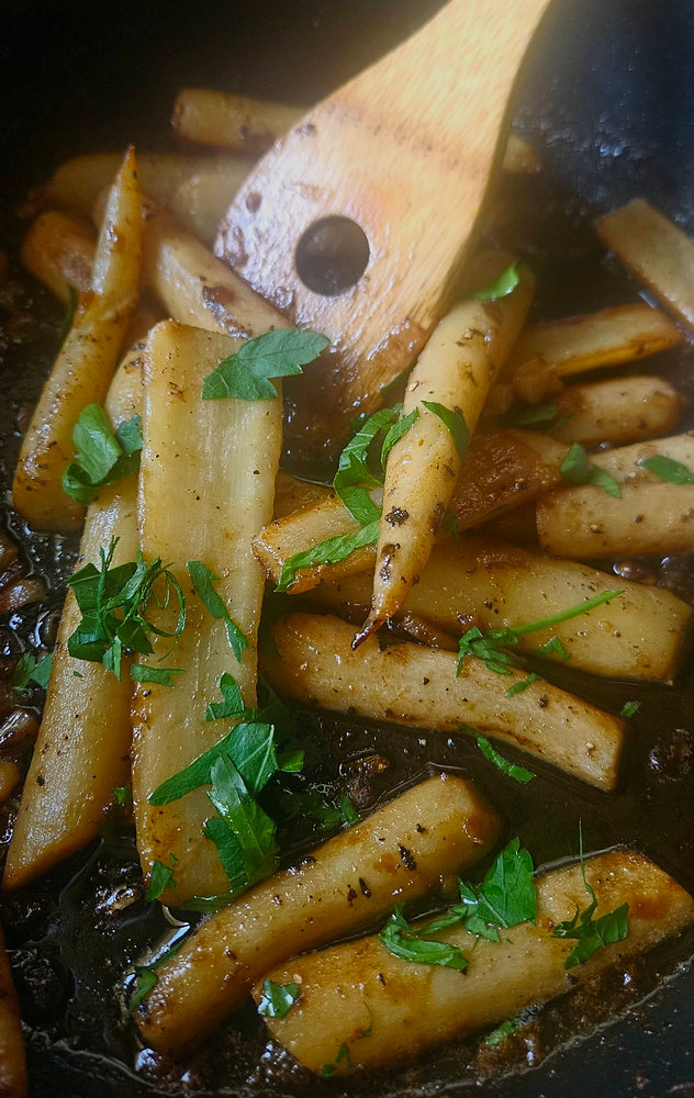  Zoom sur ... le Salsifis frais : le légume oublié qui revient illuminer nos assiettes d’hiver