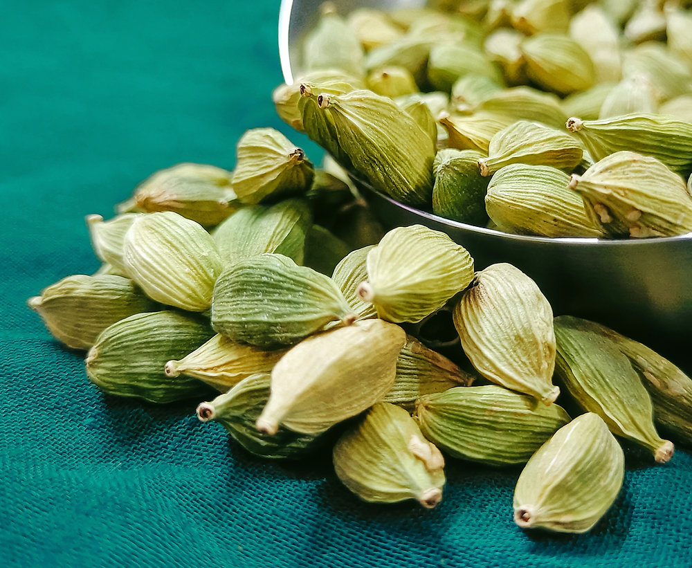 ✨ Zoom sur la cardamome – La reine discrète des épices