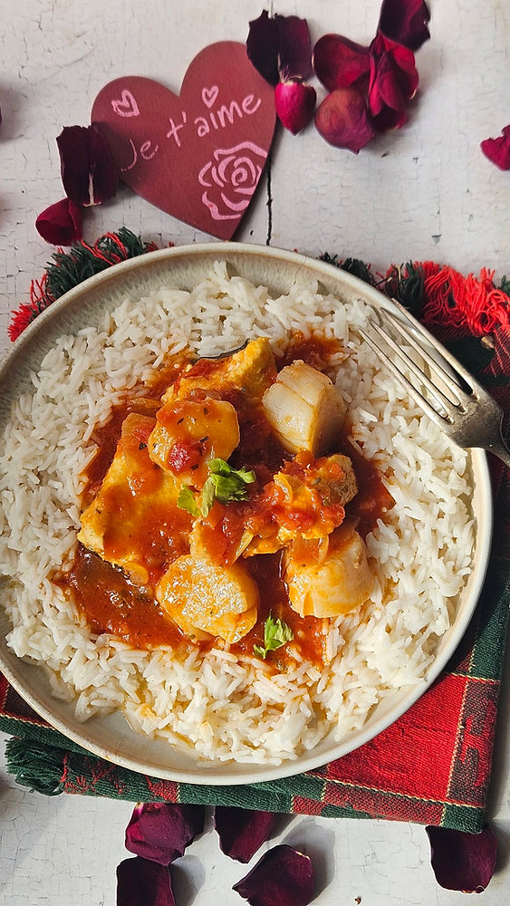  Congre & Saint‑Jacques à l’orange, Sauce flambée au Cointreau, riz blanc parfumé