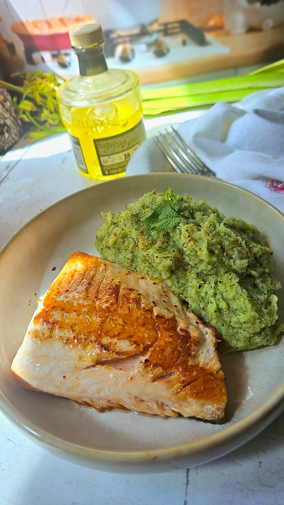  Filet de truite des Pyrénées, purée brocolis–pommes de terre