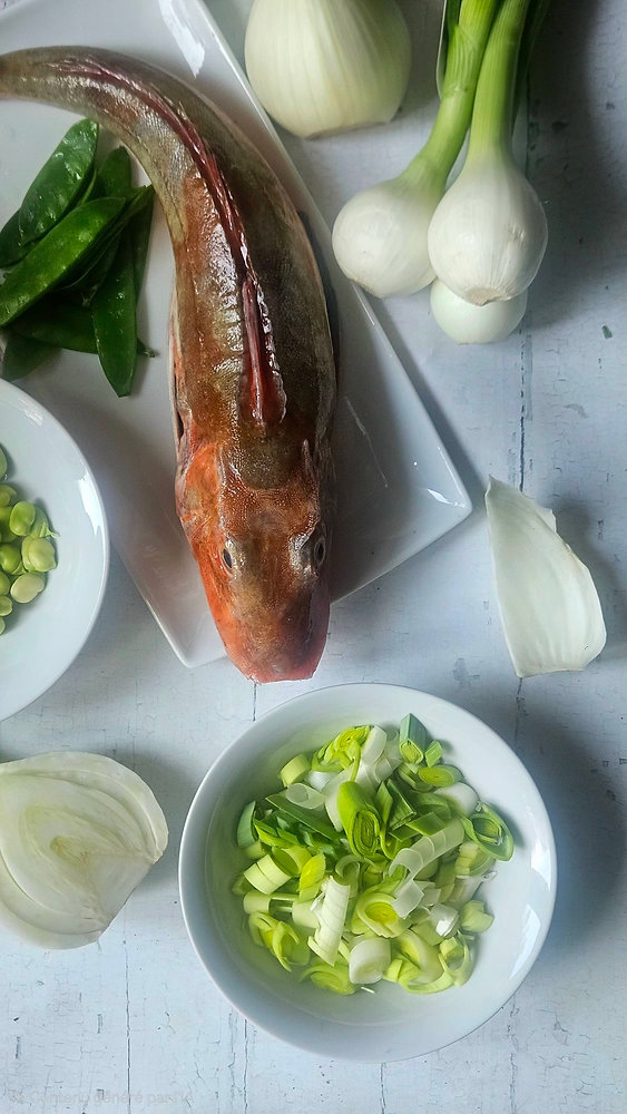Papillote de rouget grondin aux légumes de printemps