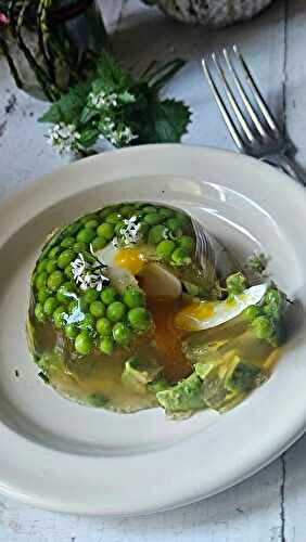  Aspic printanier aux petits pois, avocat et œuf mollet