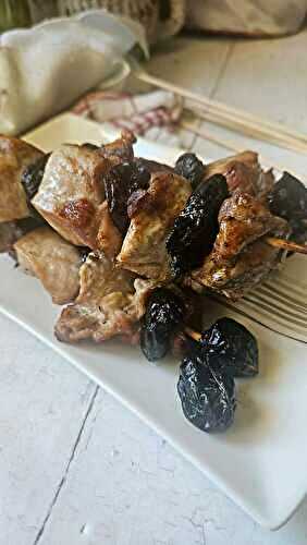 Brochettes de porc aux pruneaux