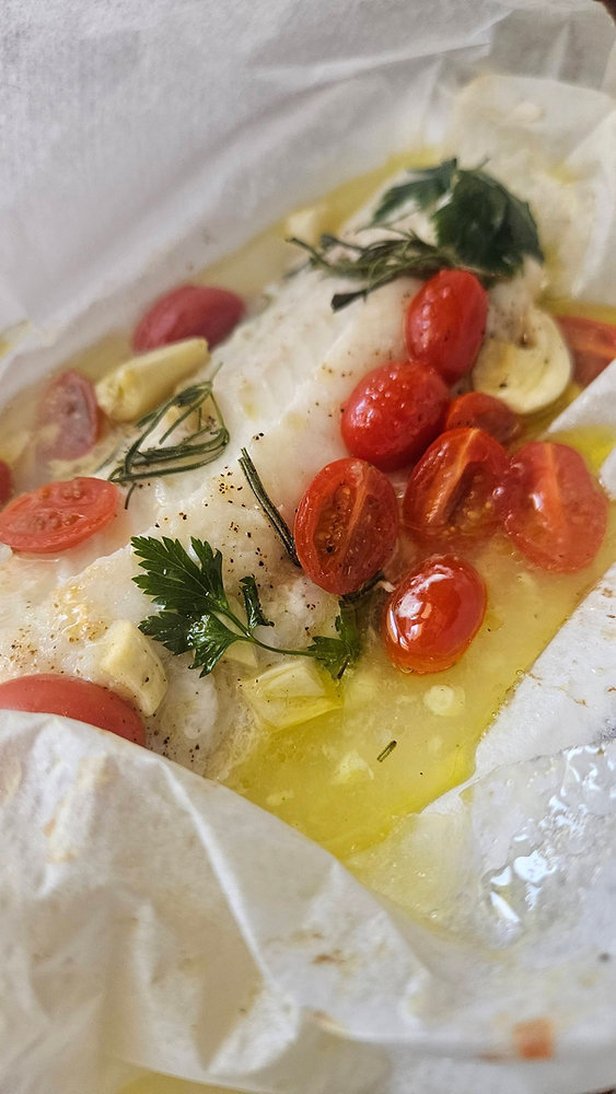 Filet de lingue en papillote aux tomates cerises & ail