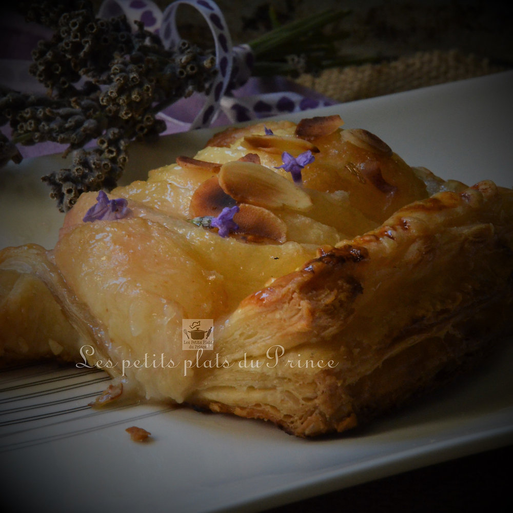 Tartelettes feuilletées pêche–lavande
