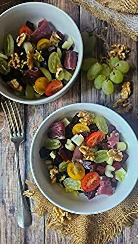  Salade de betterave, céleri branche, tomates cerises, raisin, noix & magret séché