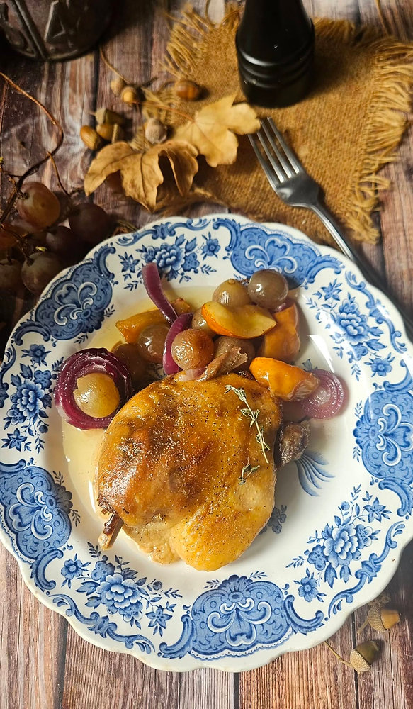 Cuisses de canard confites aux saveurs d'automne : raisins, pommes et oignons rouges