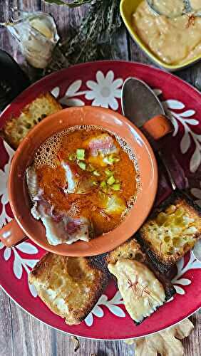 Soupe de poisson au rouget barbet, safran et rouille maison