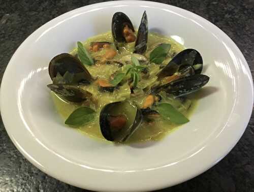 Nage de moules, poireaux et champignons au curcuma - Cuisiner à ma façon