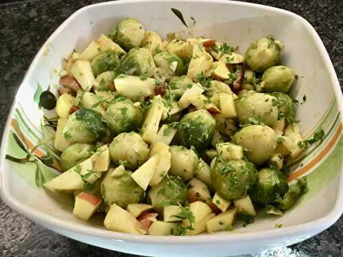 Salade de choux de Bruxelles, pomme et lardons - Cuisiner à ma façon