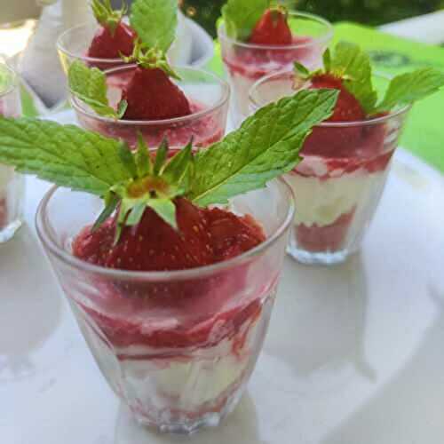 VERRINE DE FRAISES À LA MASCARPONE 