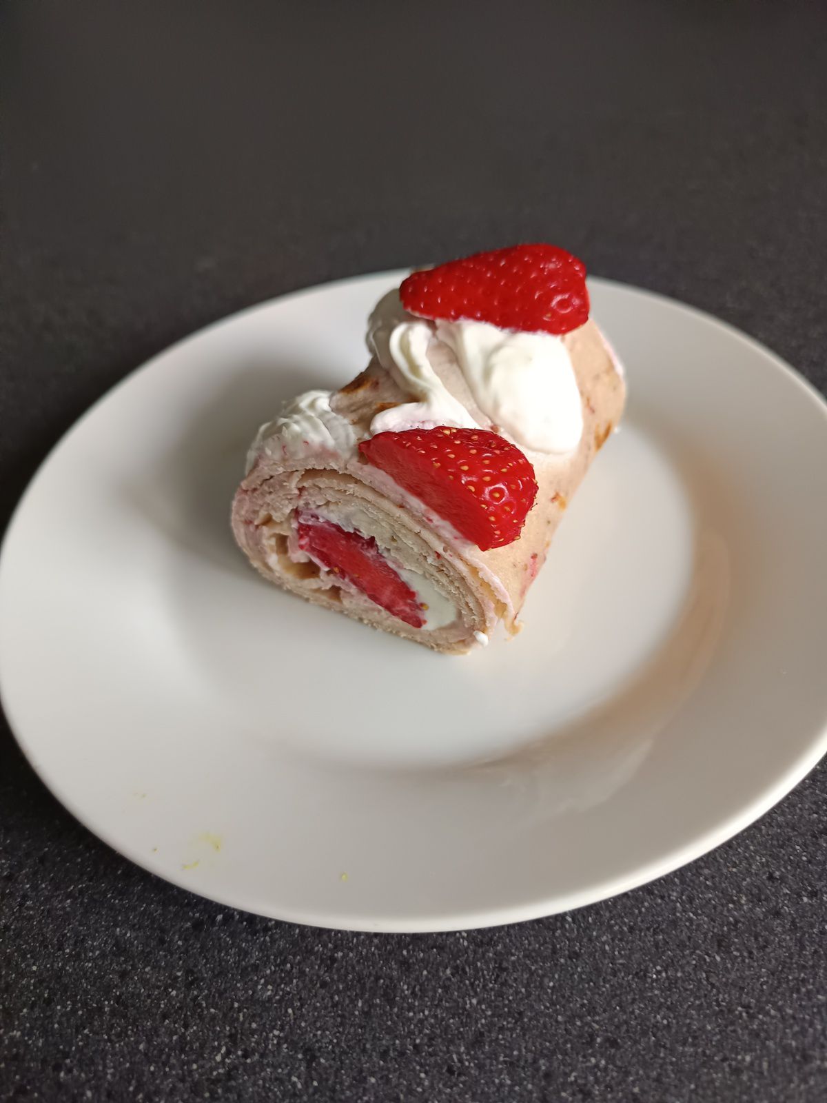 LA CRÊPE AUX FRAISES 
