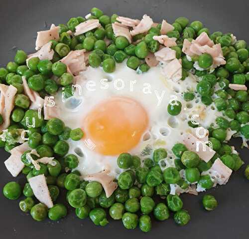 Poêlée de petits pois au poulet et oeufs