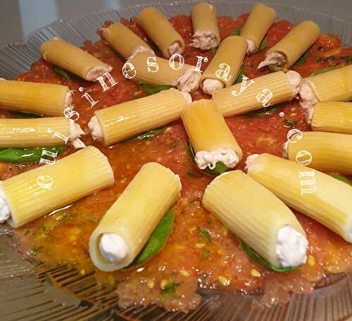 Rigatoni farcis sur un lit de tomate