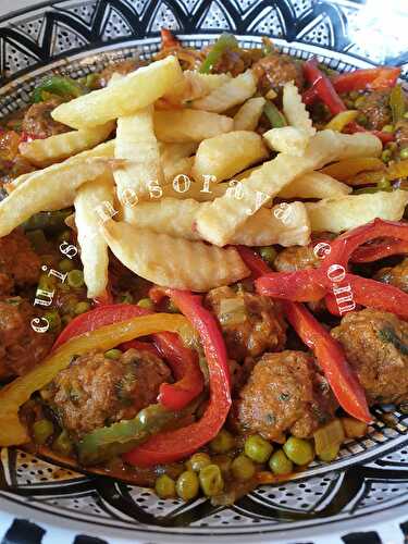 Tagine aux boulettes de viande et légumes.