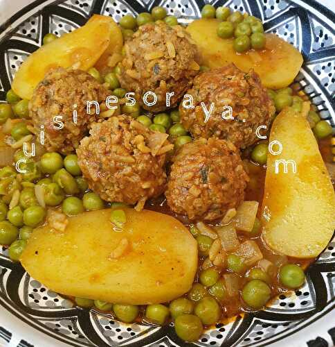 Tajine boulette de viande au riz aux petits pois et pommes de terre en sauce