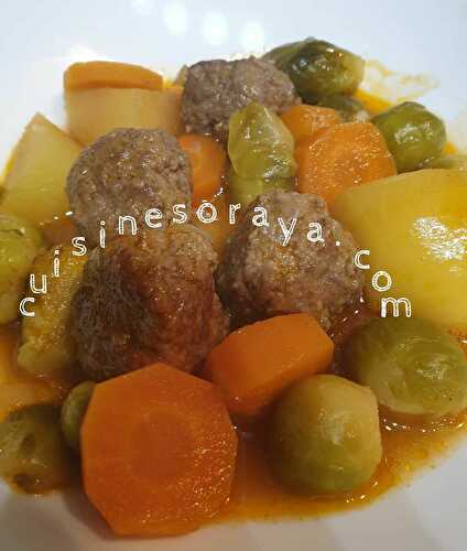 Tajine choux de Bruxelles, légumes, boulette de viande en sauce