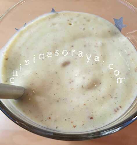 Smoothies avocat, amandes et dattes