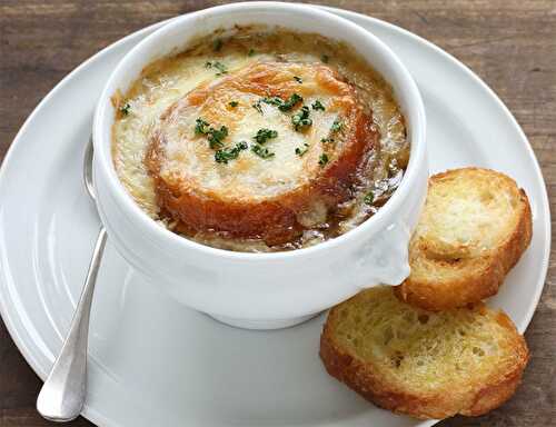 Soupe à l’oignon gratinée