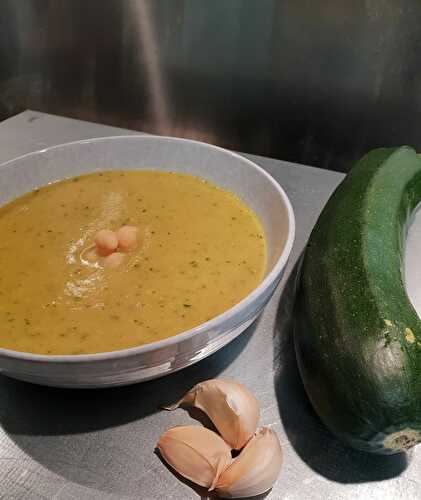 Soupe aux courgettes et pois chiches