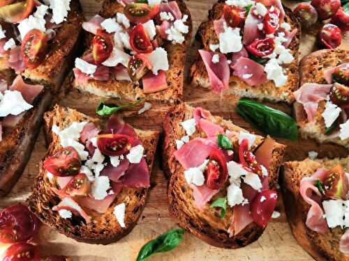 Bruschetta tomate feta basilic