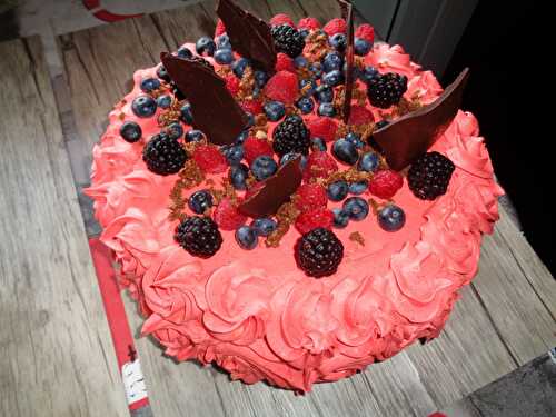 Rose cake aux fruits rouges