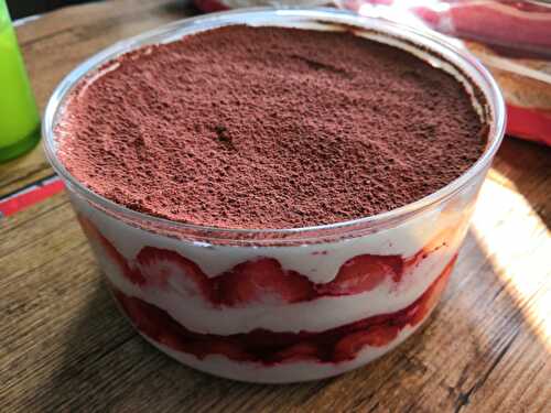 Tiramisu fraises mures