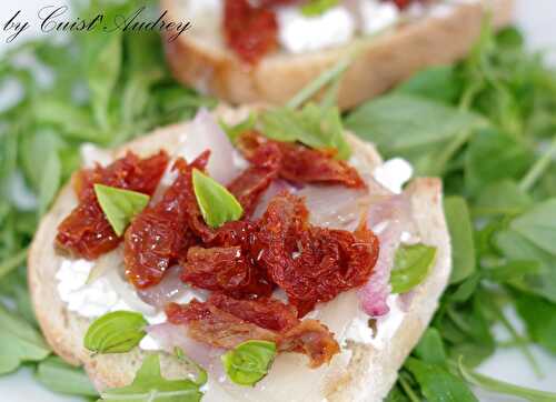 Tartine au chèvre et aux tomates sechées